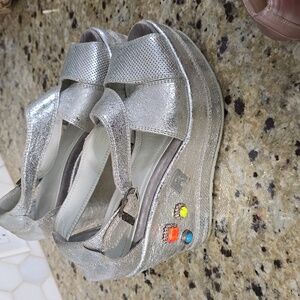 Rucoline silver metallic 7.5 gently worn 4" wedges